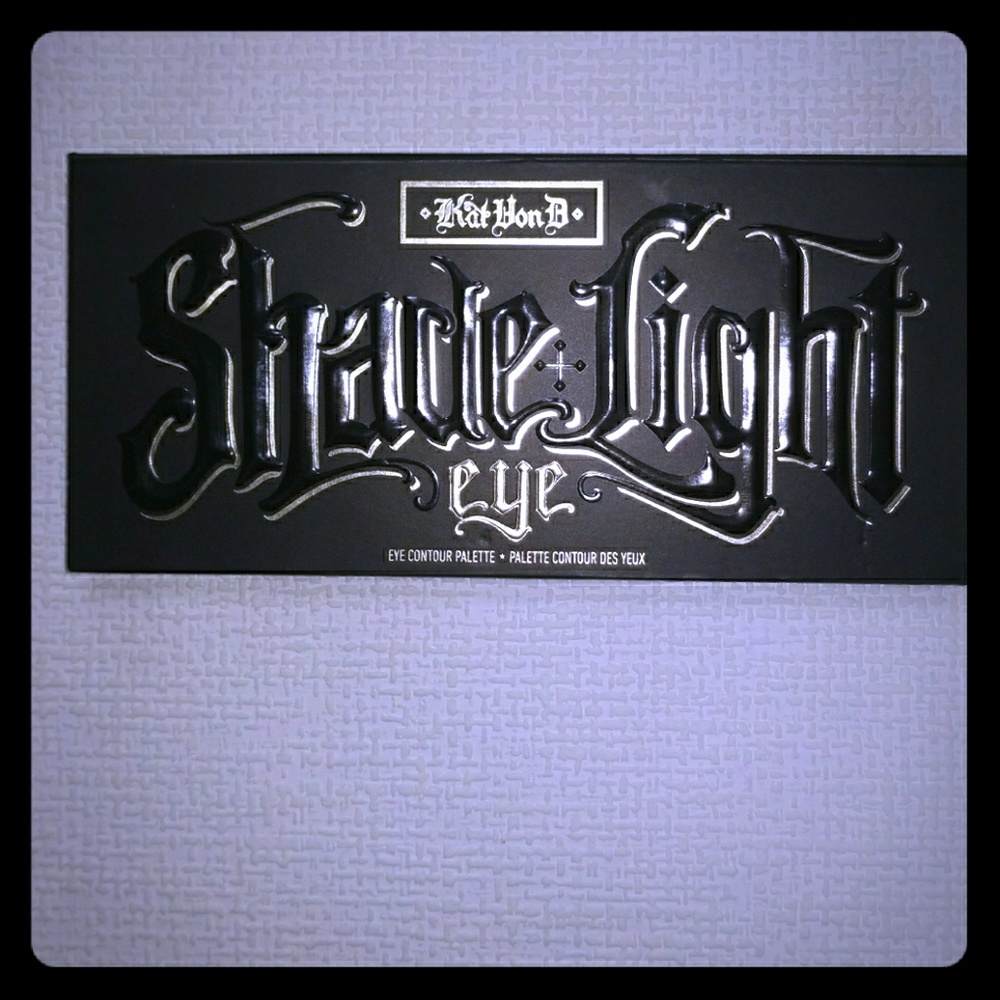 Kat Von D Shade and Light Eye Contour Palerte